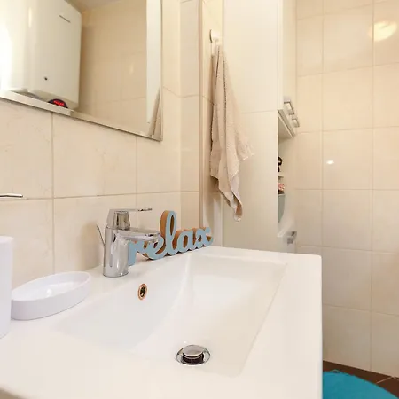 Апартаменты Two Bedroom Sunny Дубровник