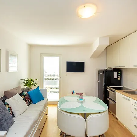 Two Bedroom Sunny *
