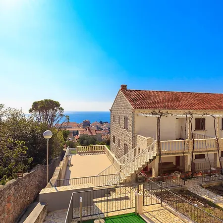 Two Bedroom Sunny Apartment *