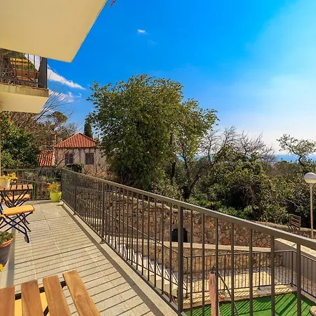 Two Bedroom Sunny *