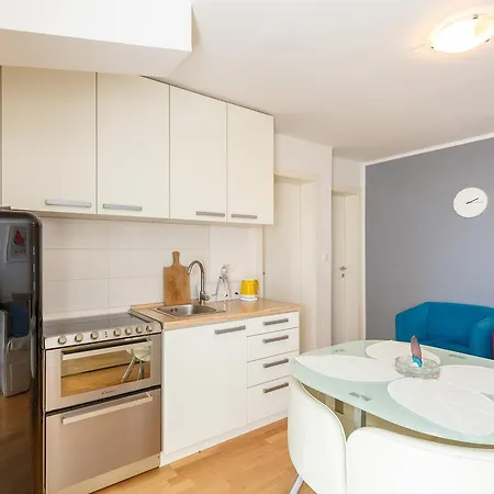 Two Bedroom Sunny *