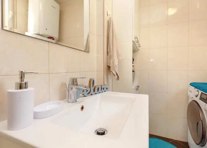 アパート Two Bedroom Sunny ドゥブロブニク