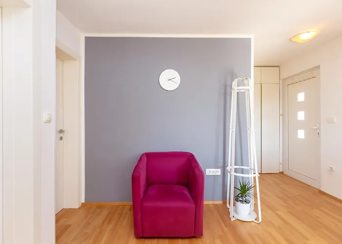 Two Bedroom Sunny 아파트