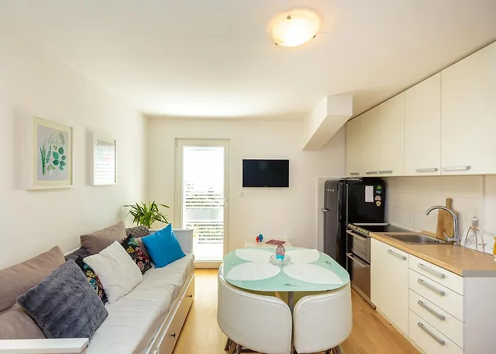 Two Bedroom Sunny *