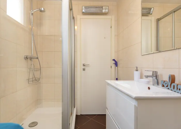 Two Bedroom Sunny *