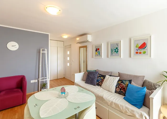 Two Bedroom Sunny *