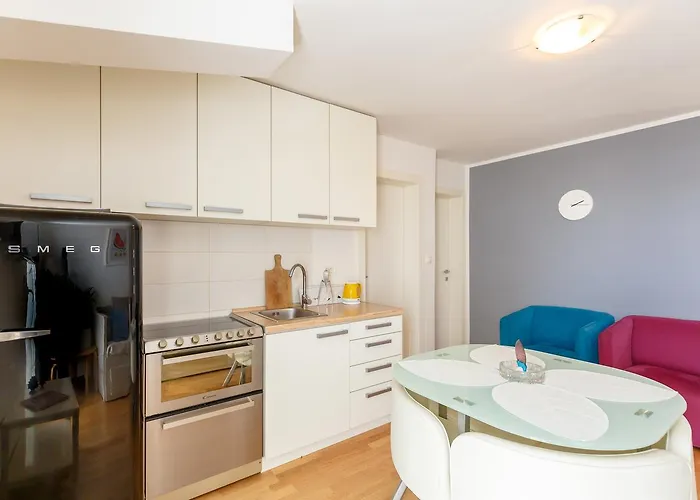 Two Bedroom Sunny *